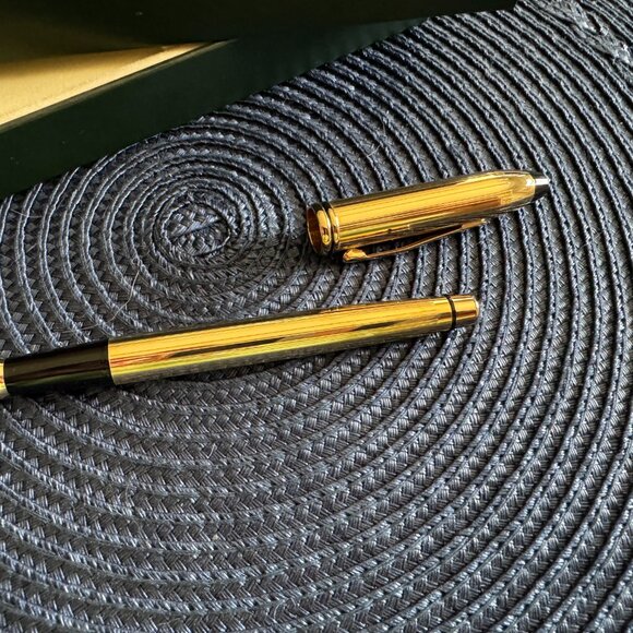 Cross Townsend Series 10K Gold-filled Rollerball Pen - Picture 3 of 9